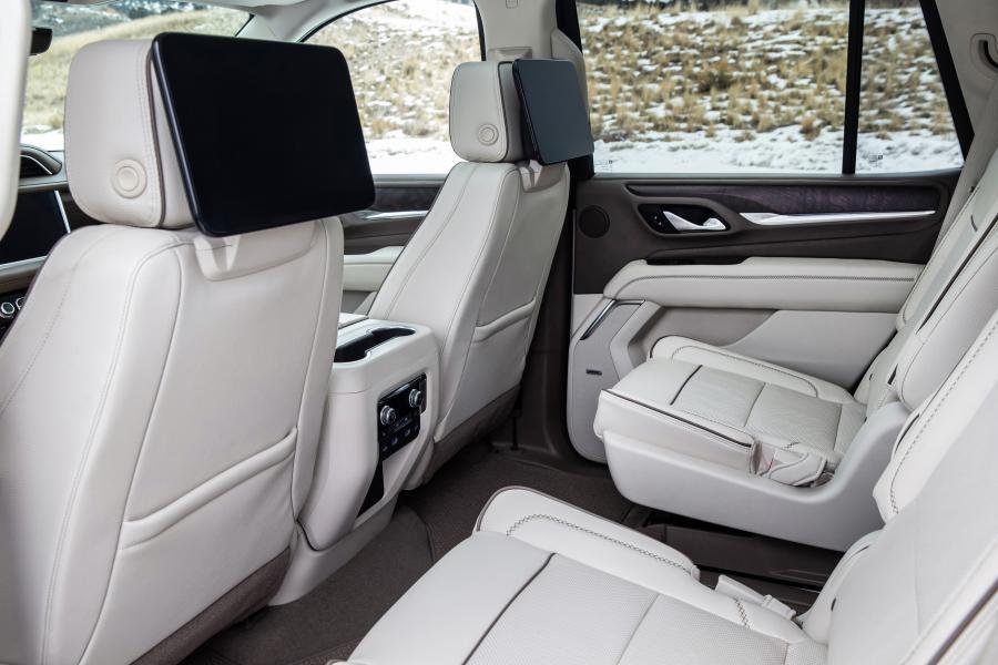 Интерьер GMC Yukon Denali 2020 года  (фото 2 из 31)